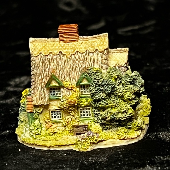 Lilliput Lane - Cotman Cottage Miniature - Dream Miniatures Collection - Picture 7 of 8
